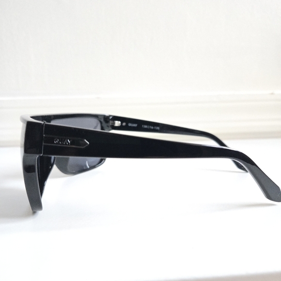 New Quay Australia Nightfall Curve Polarized Black Frame Large Sunglasses Unisex - Picture 13 of 16